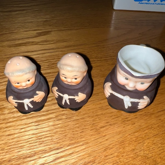 GOEBEL FRIAR TUCK MONK PORCELAIN TOBY JUG PITCHER & SALT PEPPER SHAKERS - Picture 2 of 11